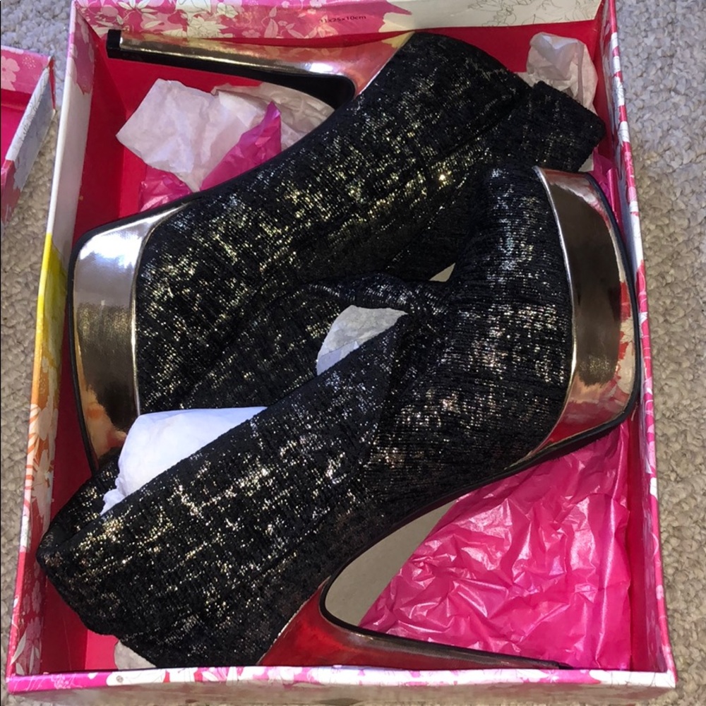 Chinese Laundry Platform Heels-Brand New!